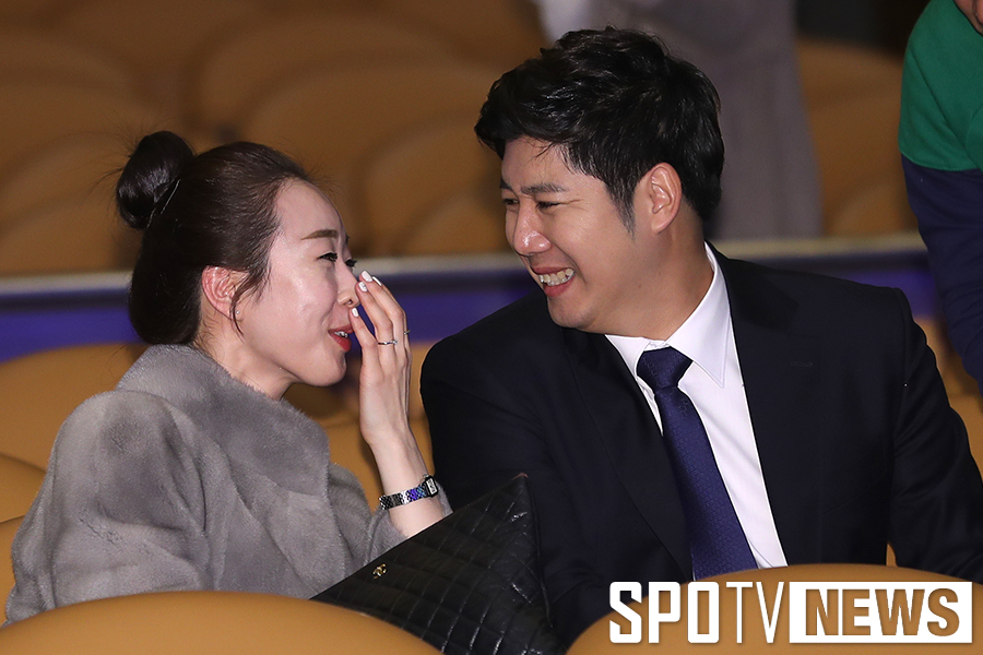 [포토S] 장원준, 예비신부 바라보는 사랑스러운 눈빛