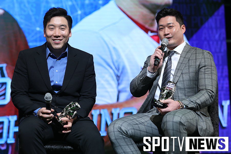 [포토S] 김현수-오승환, 카스포인트 공로상 수상
