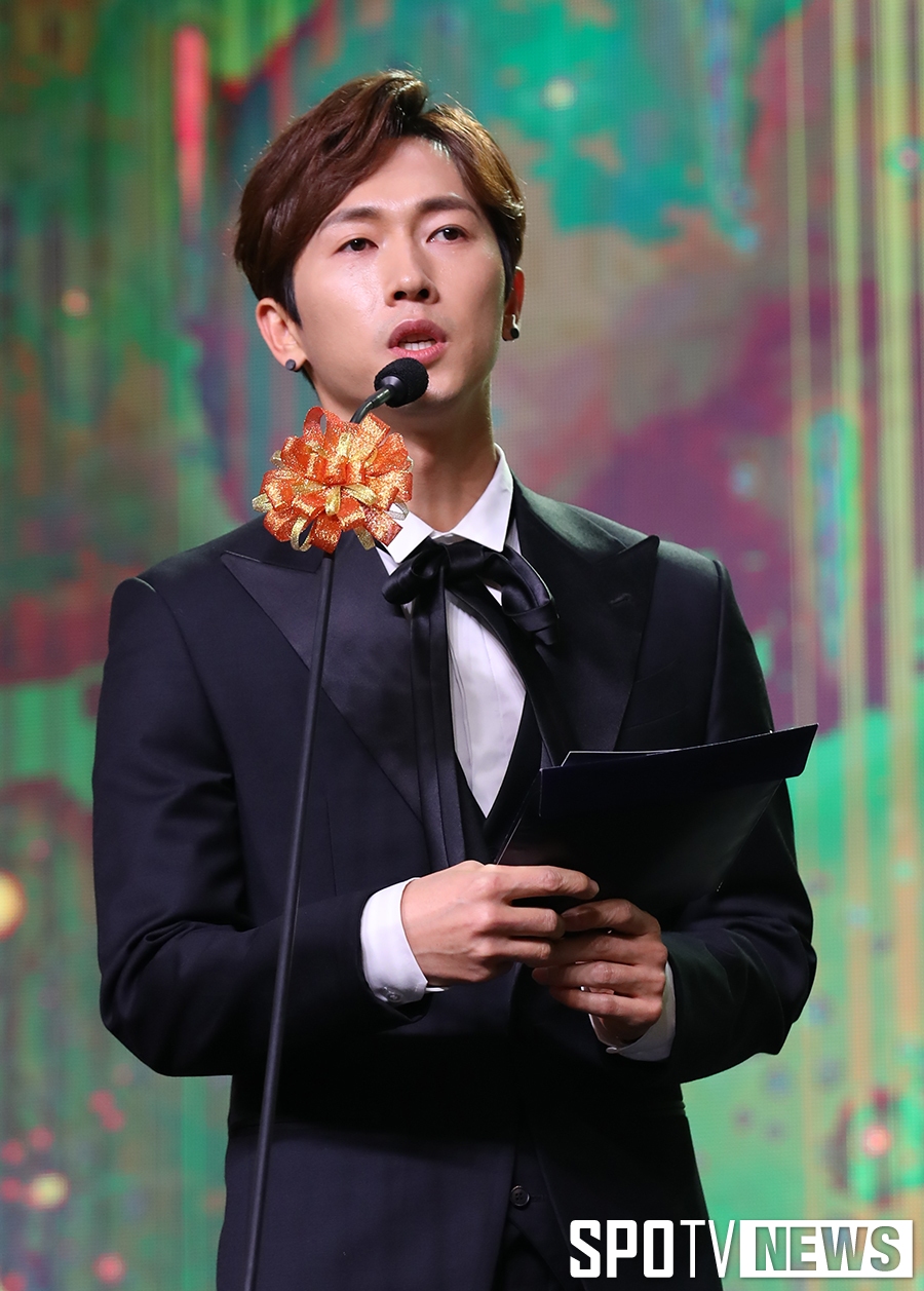 [포토S] 장우혁, 시상에 나선 아이돌 OB