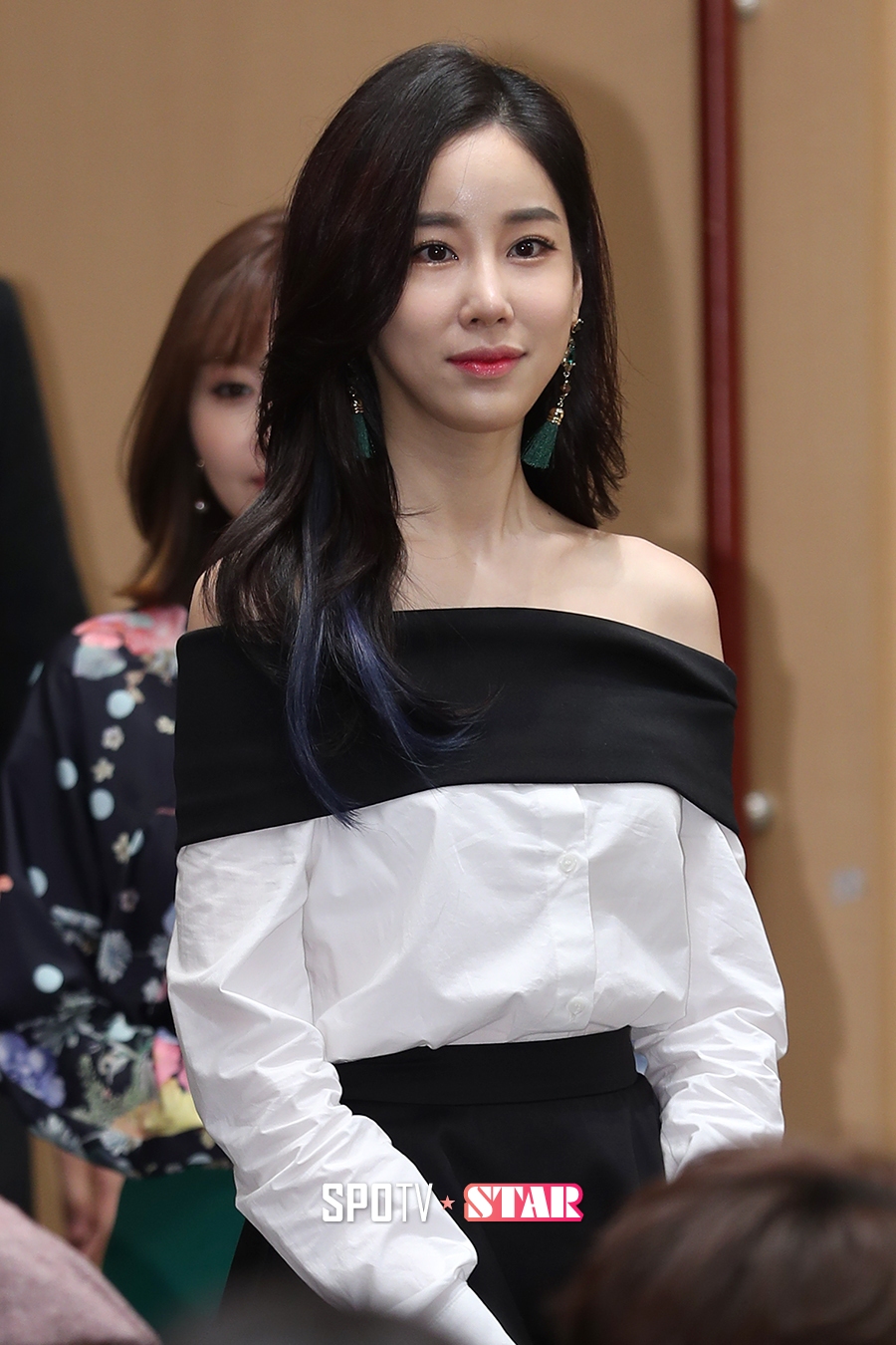 [포토S] 김주리, 뽀얀 어깨 라인