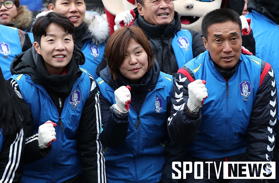 [포토S] 파이팅 외치는 지소연