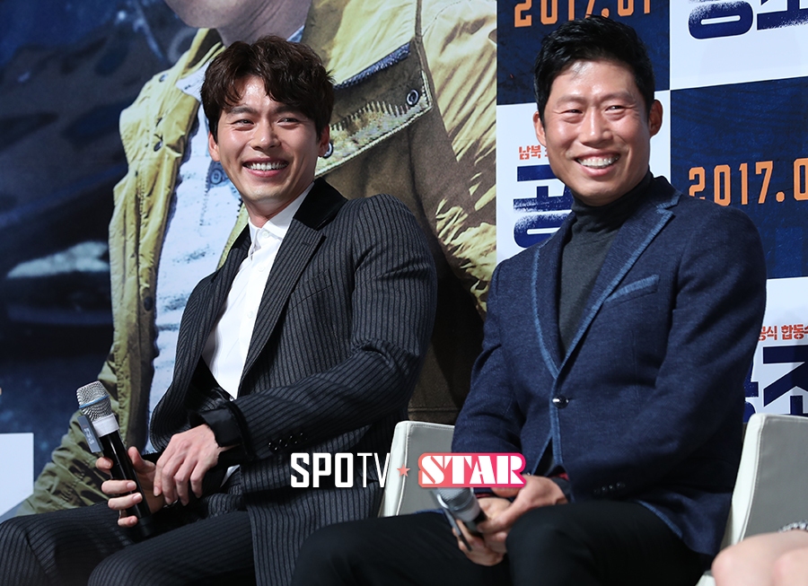 [포토S] 현빈-유해진, 띠동갑 '브로맨스'