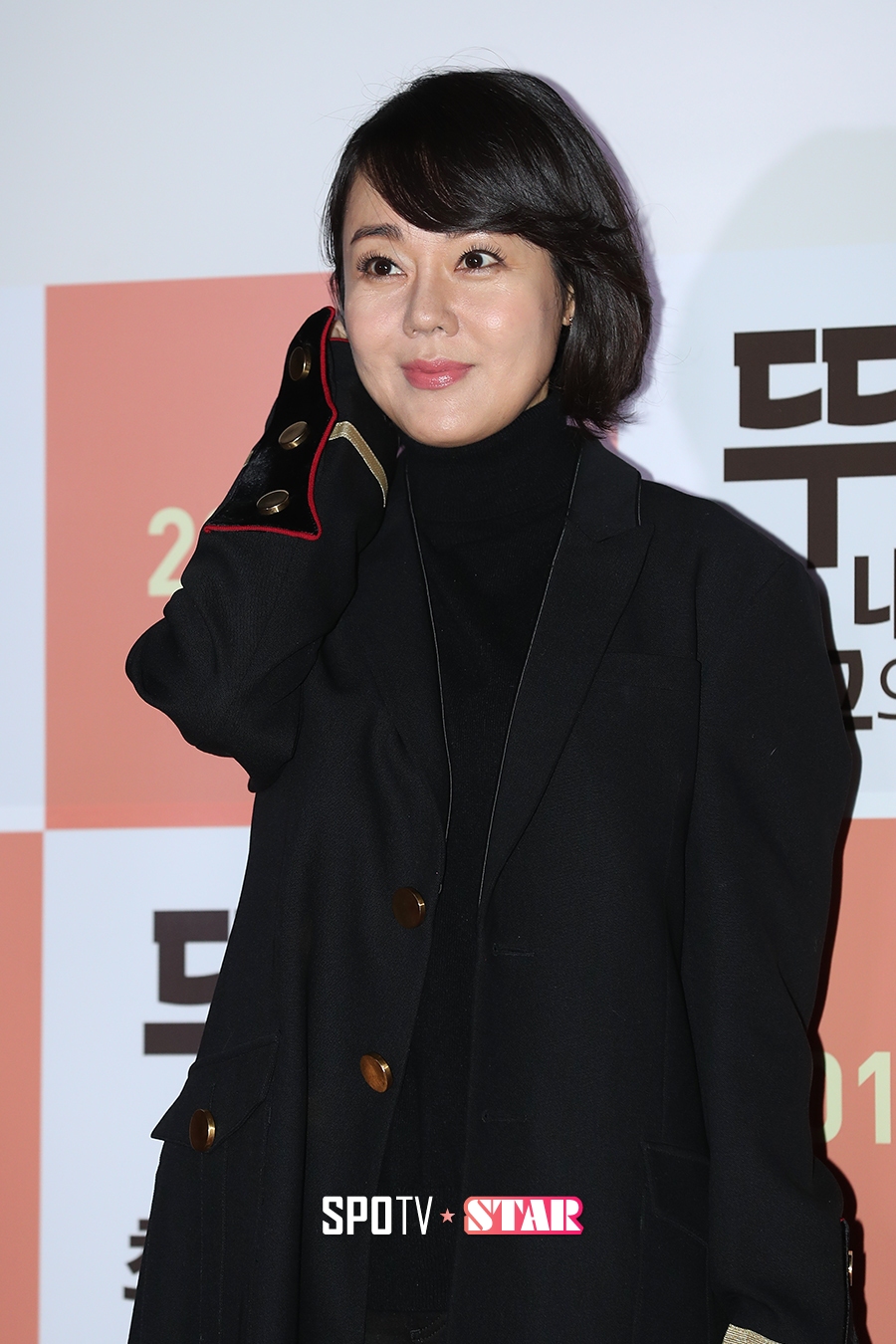 [포토S] 김윤진, 머리를 뒤로 살짝~