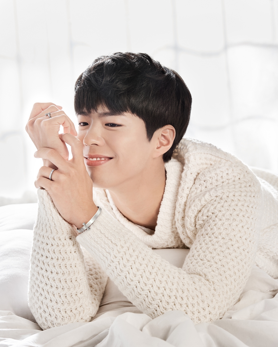 박보검, 2017년이 더 기대되는 닭띠스타의 '우윳빛깔 미소'