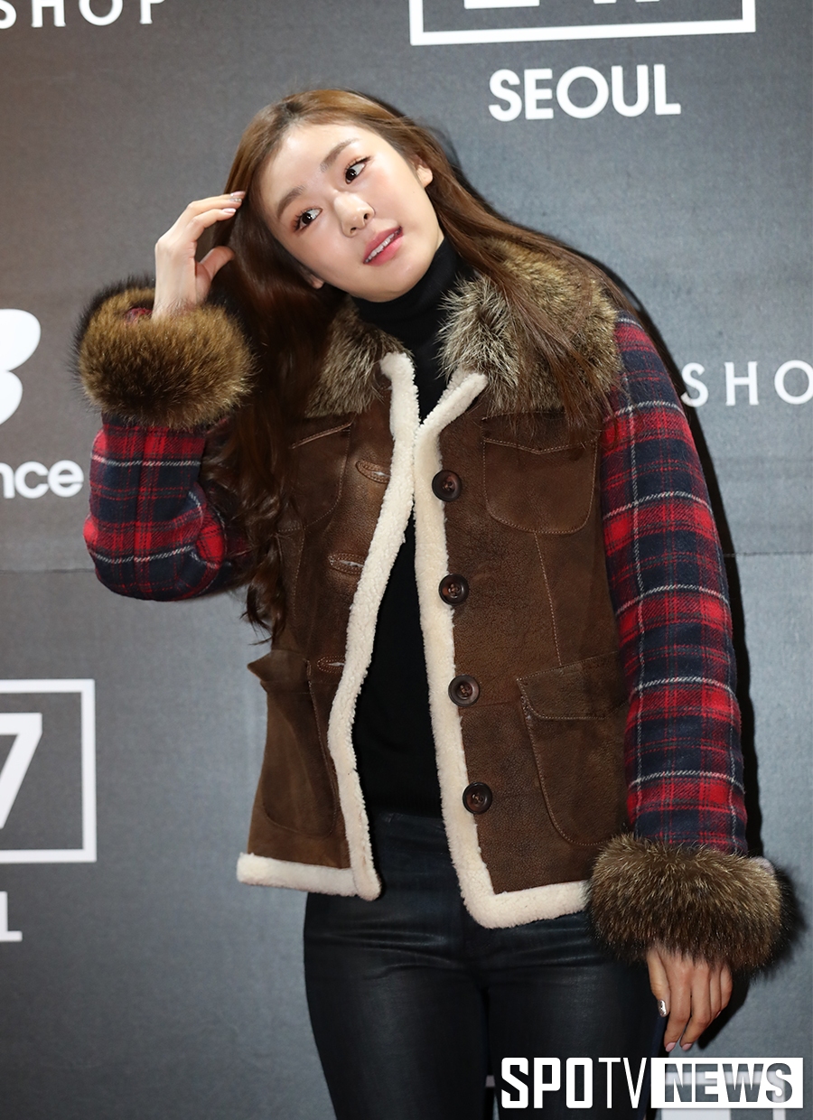 [포토S] 김연아, 찰랑이는 머리카락 넘기며