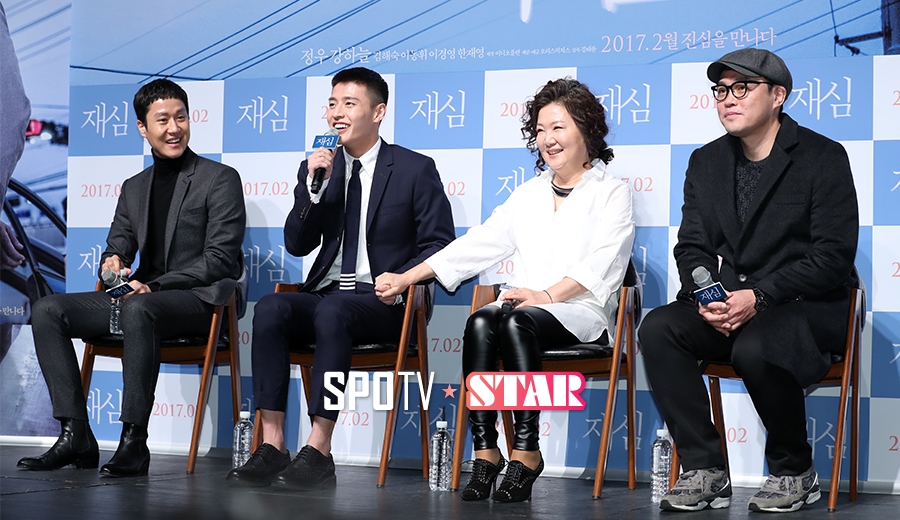 [포토S] 한자리에 앉은 영화 '재심' 배우들과 감독