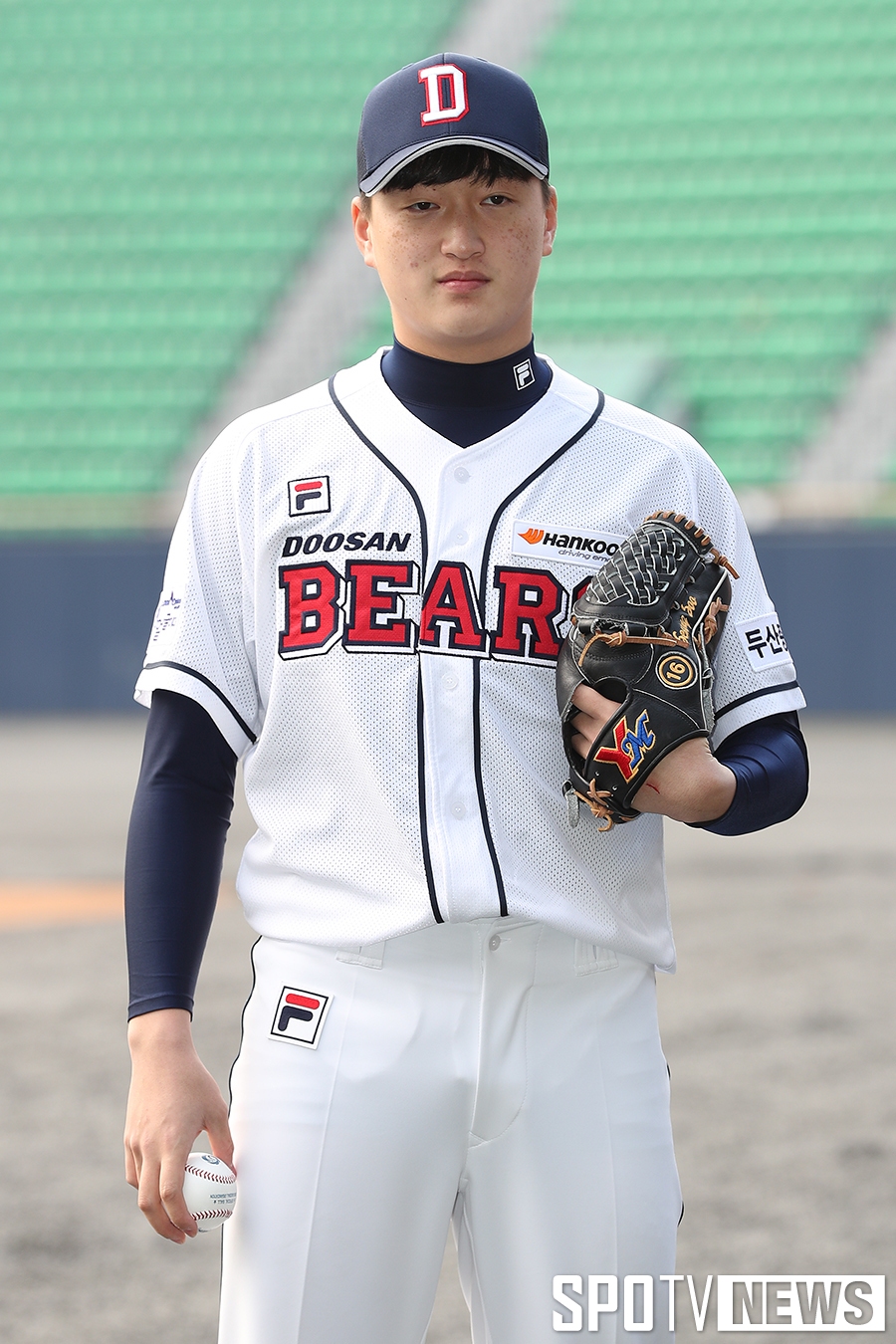 [포토S] 문대원, '두산 마운드 책임지겠습니다!'