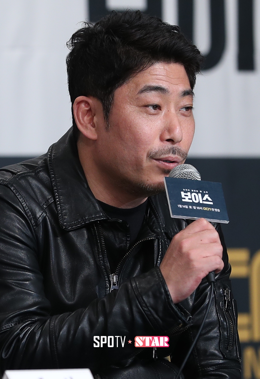 [포토S] 인사말 하는 김홍선 연출