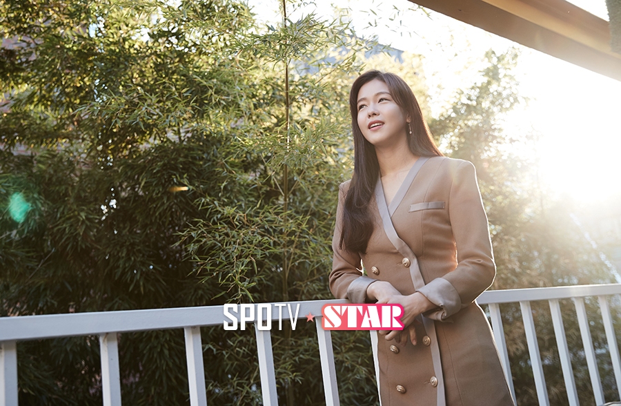 [포토S] 경수진, 겨울 햇살 받으며