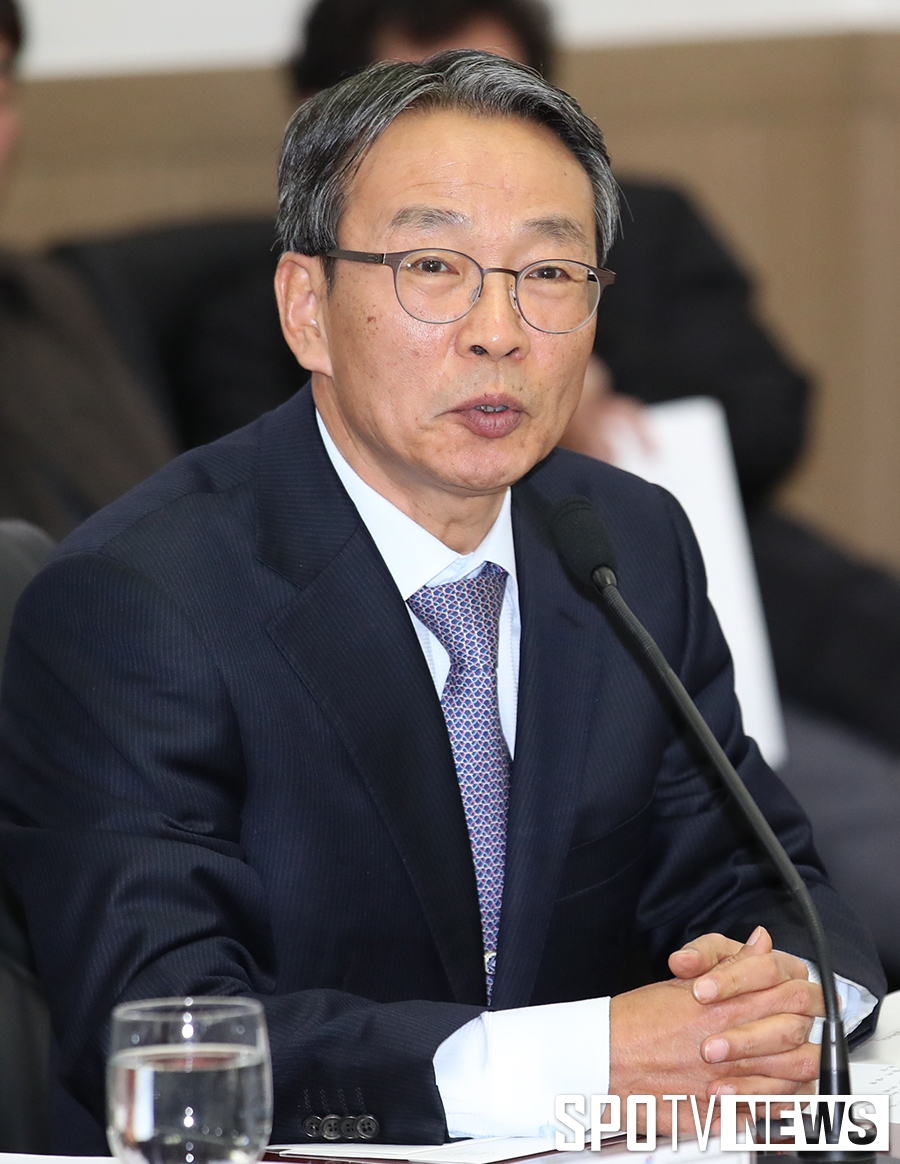 [포토S] 인사하는 성석호 특보