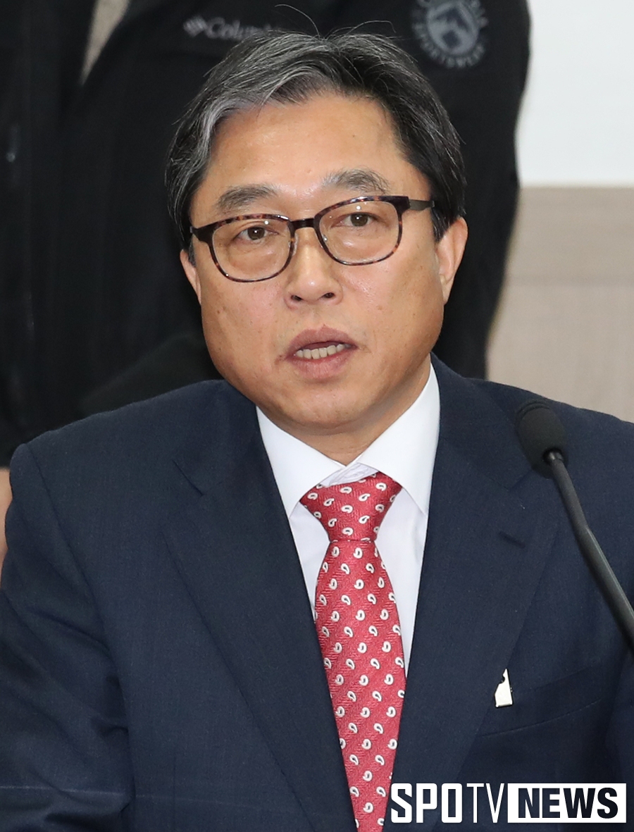 [포토S] 인사하는 전충렬 대한체육회 사무총장