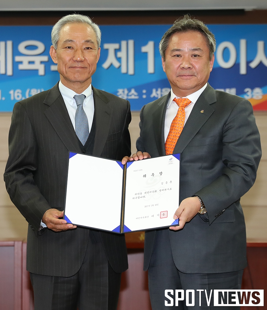 [포토S] 기념촬영 하는 김종훈 명예대사-이기흥 회장