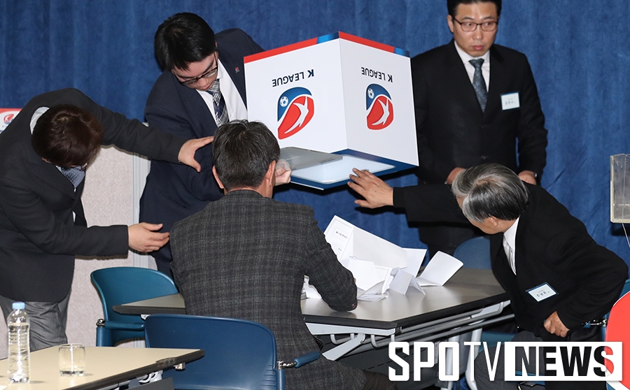 [포토S] 프로축구연맹 총재 선거, 투표함 개봉