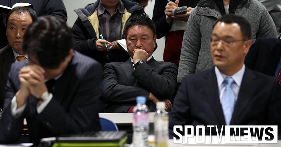 [포토S] 굳은 표정의 허정무 부총재