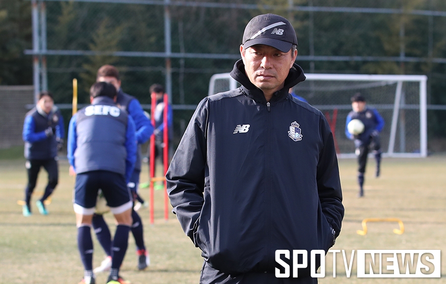 [포토S] 훈련 지켜보는 김병수 감독