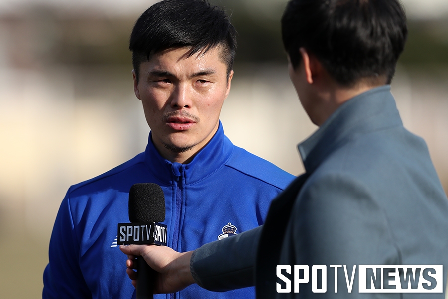 [포토S] 인터뷰 하는 김영광