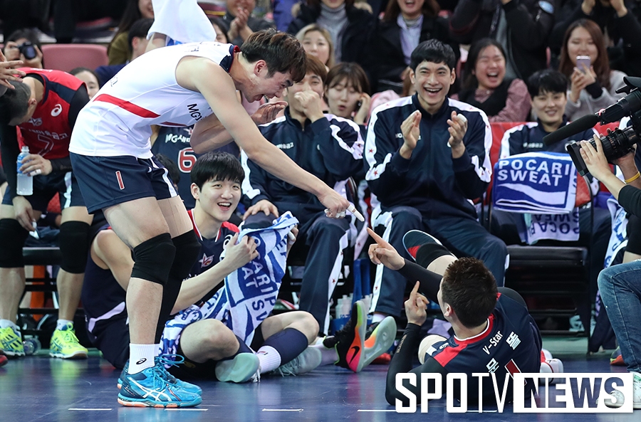 [포토S] 전광인, '(문)성민이형, 제가 더 잘생겼대요'