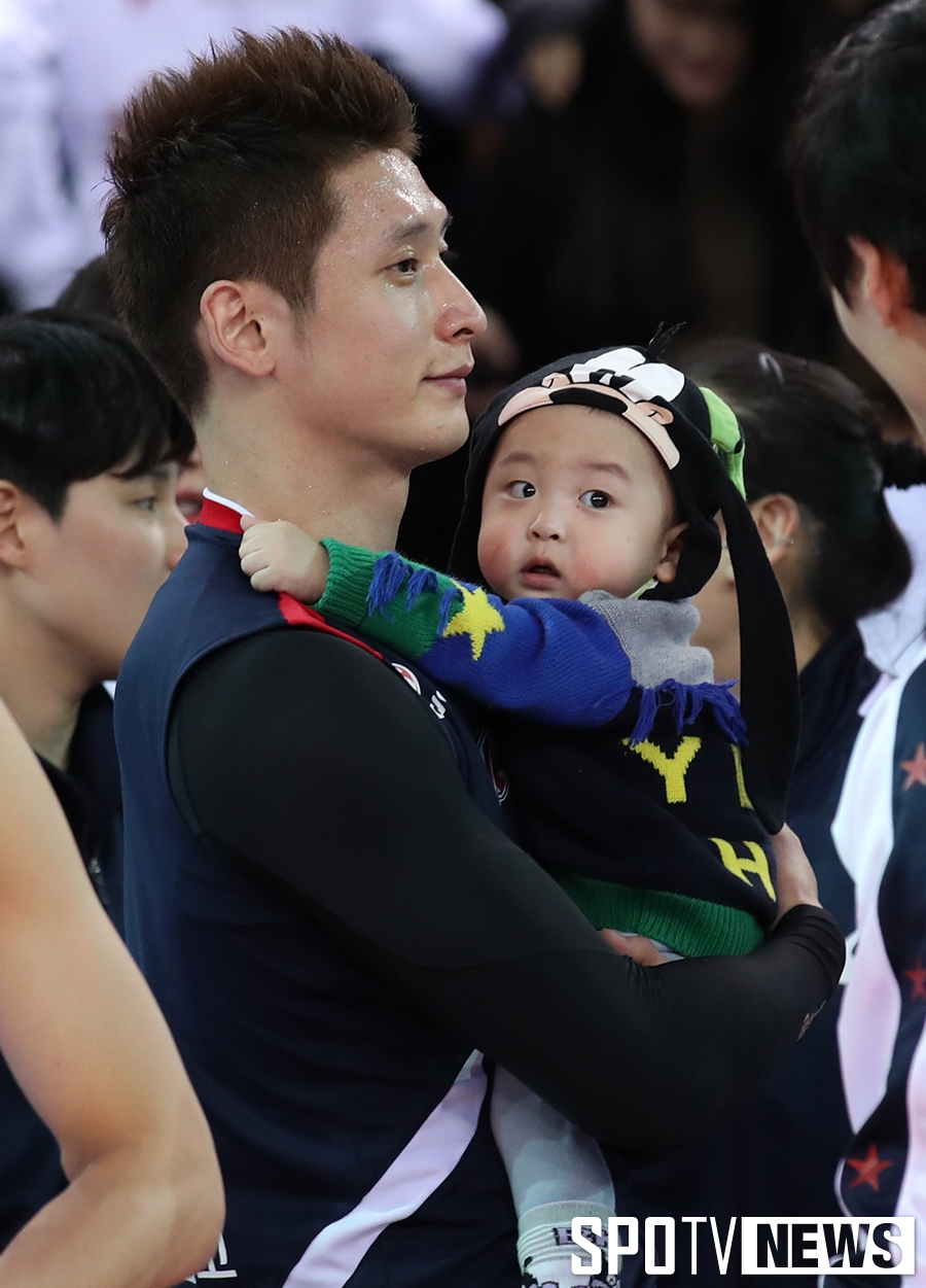 [포토S] 문성민, 붕어빵 아들과 함께