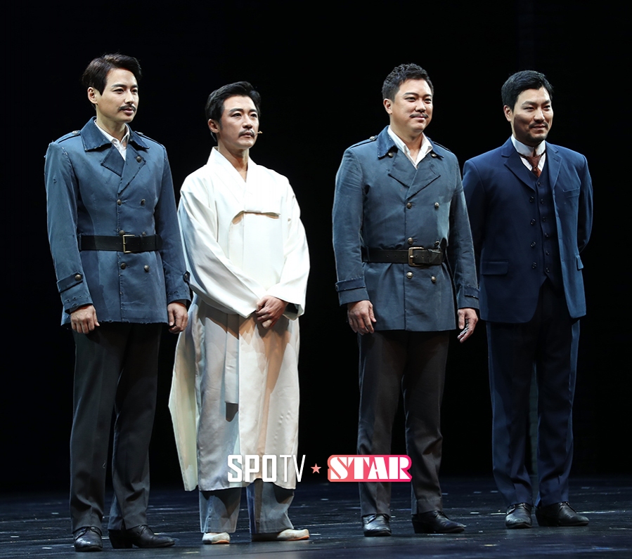 [포토S] 포즈 취하는 이지훈-안재욱-정성화-양준모