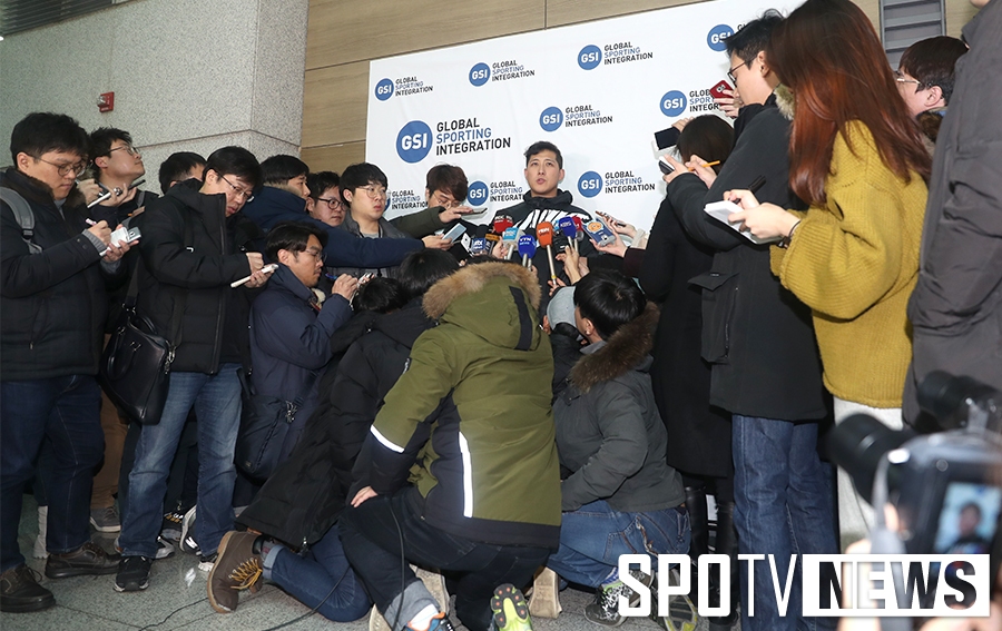 [포토S] 'SF행' 황재균 향한 뜨거운 취재 열기