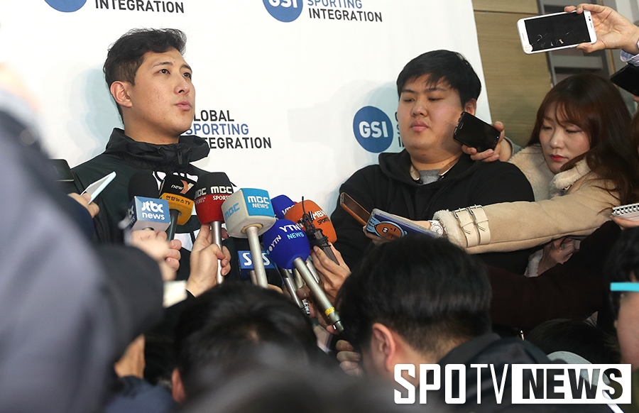 [포토S] 황재균, 취재진의 많은 질문 세례