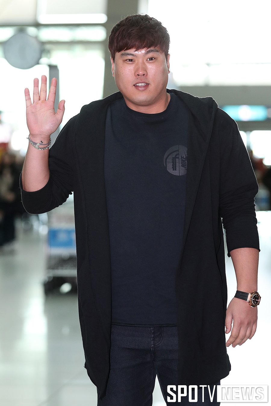 [포토S] '미국 출국' 류현진, 복귀 시동