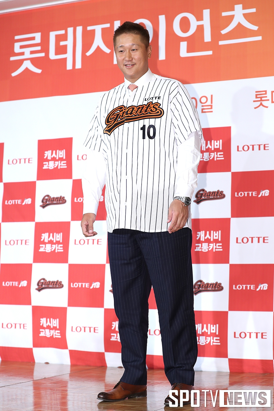 [포토S] 이대호, 친정 롯데로 돌아온 빅보이