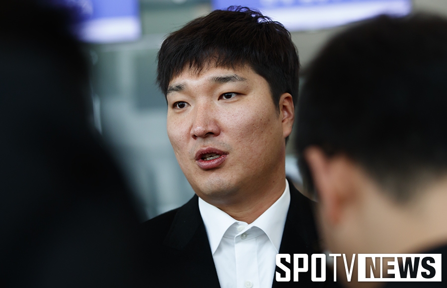 [포토S] 이진영, 세 번째 FA 계약하고 전지훈련 출국