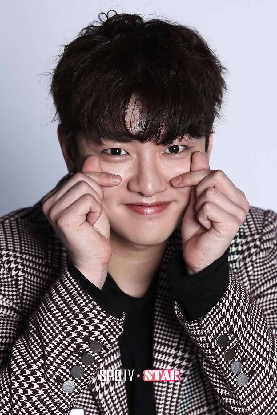 [포토S] 신원호, '애교 하트 뿅뿅'