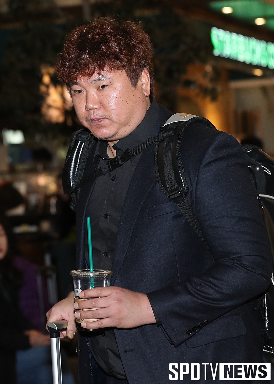 [포토S] 채병용, '이른 새벽 커피 한잔'