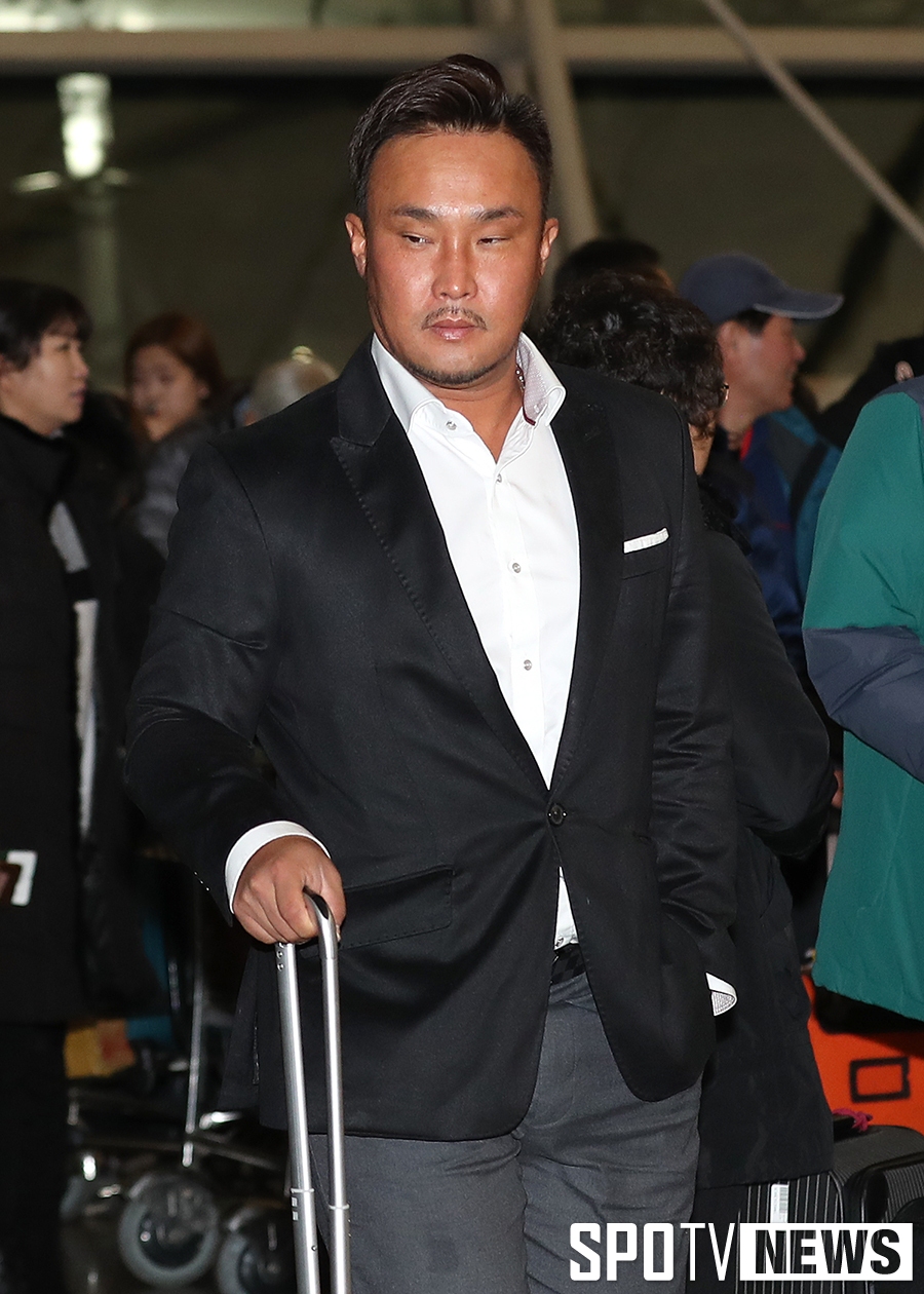 [포토S] 정경배 코치, 남다른 포스 풍기며