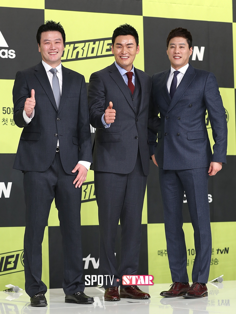 [포토S] 포즈 취하는 '버저비터' 감독들