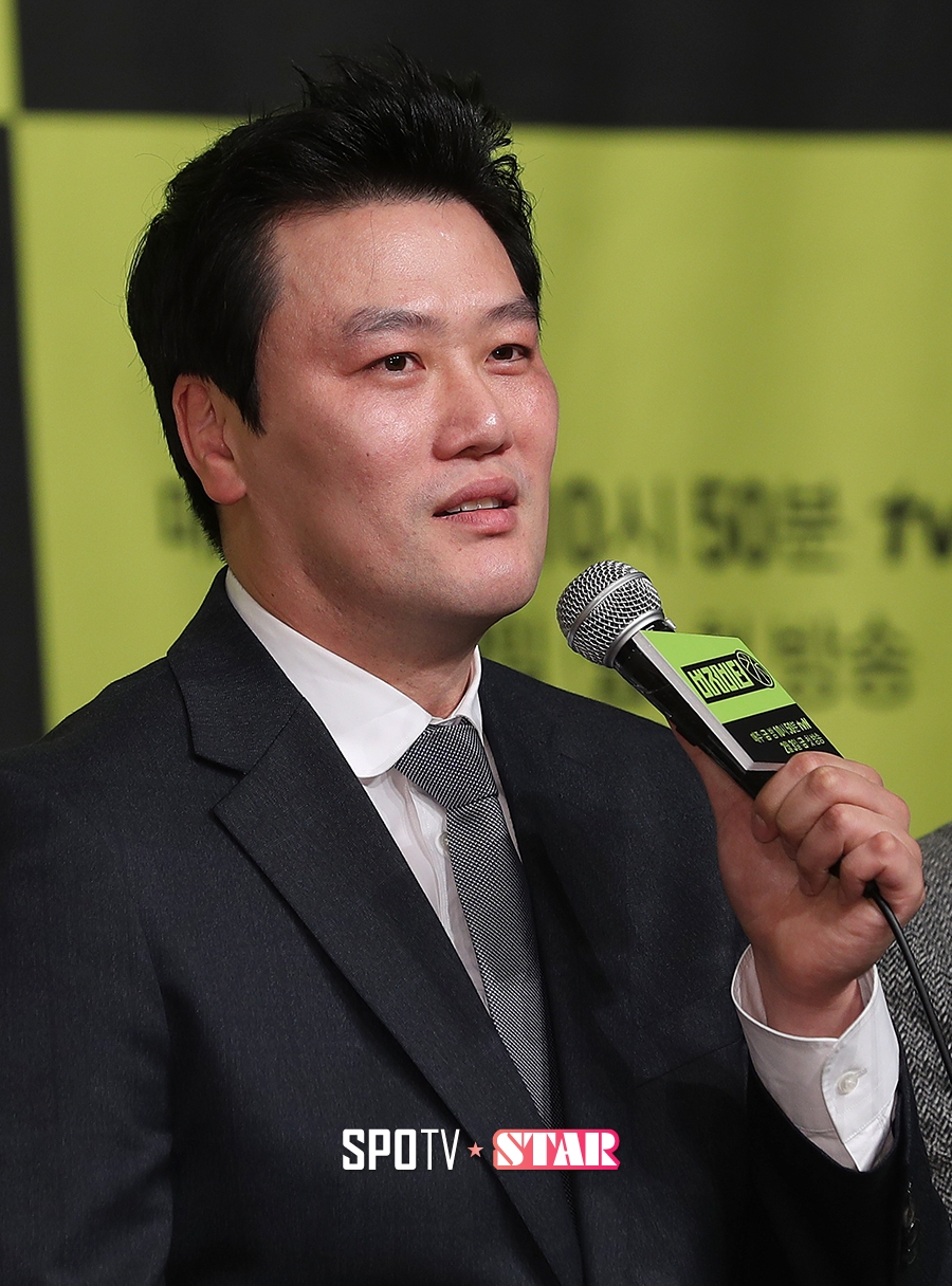 [포토S] 인사말 하는 김훈