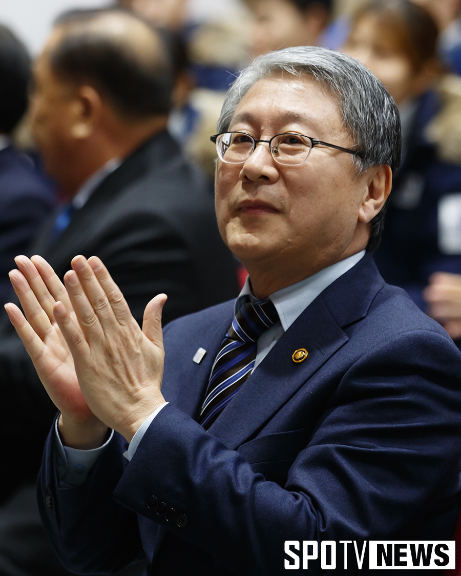 [포토S] 박수치는 유동훈 문체부 차관