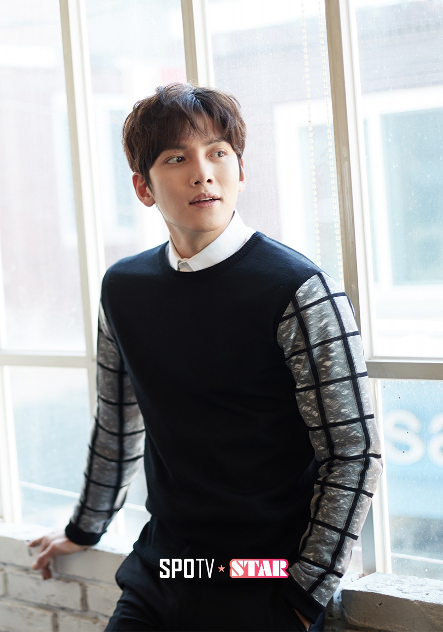 [포토S] 포즈 취하고 있는 지창욱