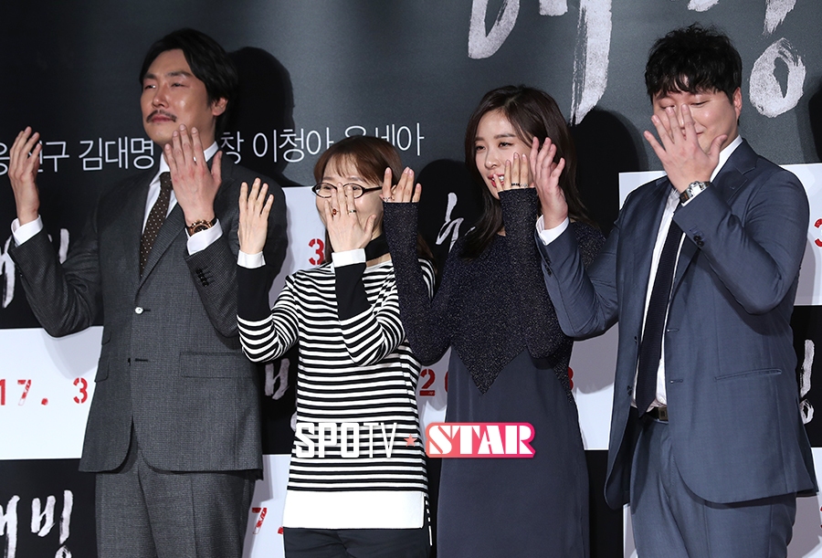 [포토S] '의사 포즈로 마무리'