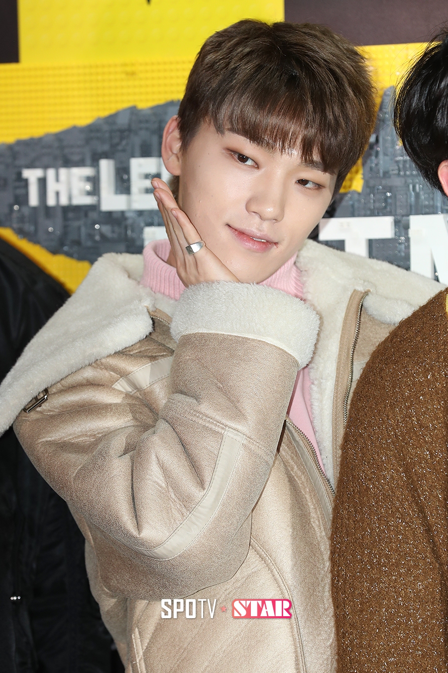 [포토S] 세븐틴 디노, 귀엽게 꽃받침 포즈~