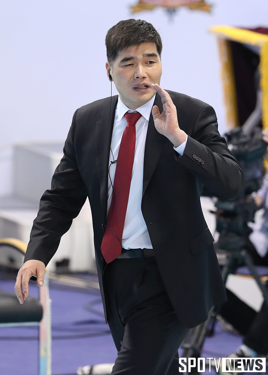 [포토S] 작전 지시 내리는 임도헌 감독