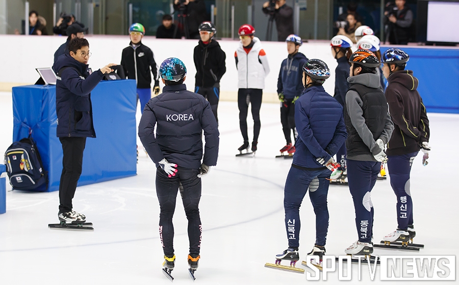 [포토S] 훈련전 미팅하고 있는 쇼트트랙 대표팀