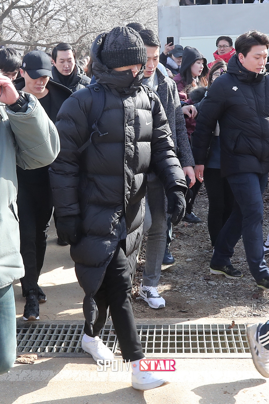 [포토S] 탑, 모자로 완전무장