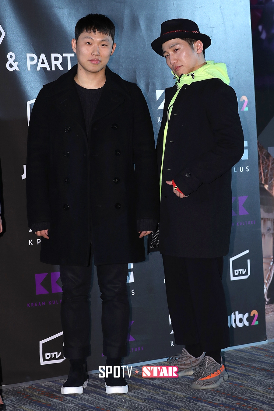 [포토S] 포즈 취하는 김주원 감독과 유세윤