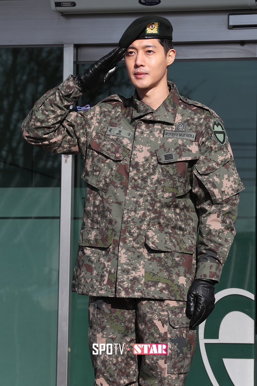 [포토S] 김현중, 늠름한 거수경례