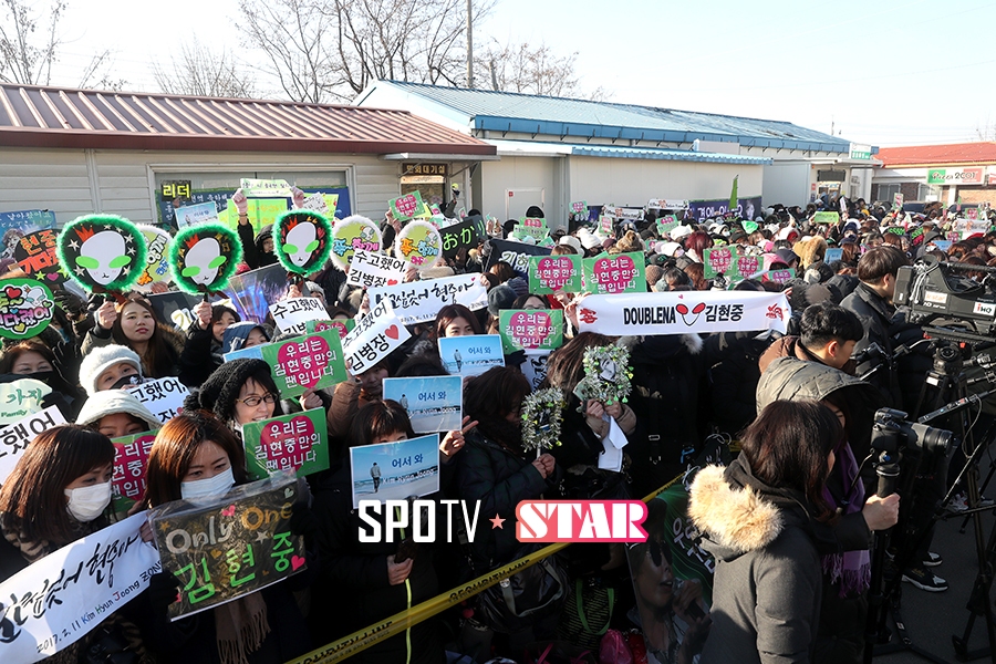 [포토S] '김현중 전역, 기다렸어요'