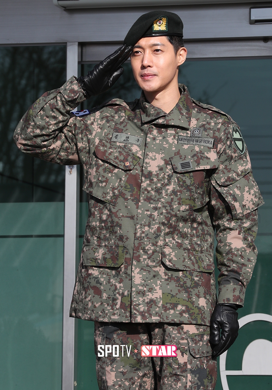 [포토S] 김현중, '전역을 명 받았습니다!'