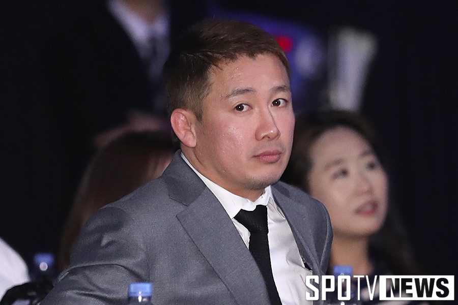 [포토S] 로드 FC 경기 관전하는 정문홍 대표