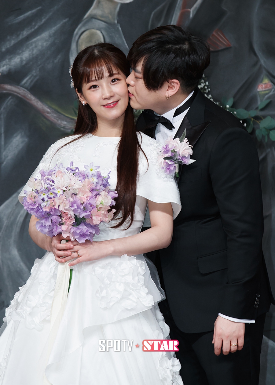 [스토리S] 문희준-소율, 아이돌 1호 부부의 수줍고 설레는 입맞춤