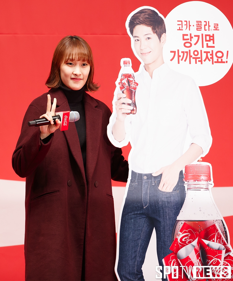[포토S] 태권도 김소희, 보고싶던 박보검 등신대와 함께