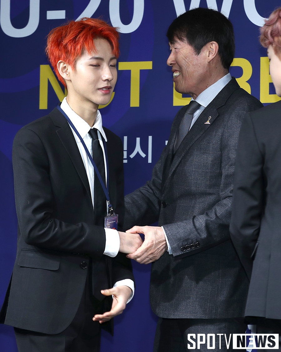 [포토S] 차범근, '런쥔, U-20 월드컵 잘 부탁해요'