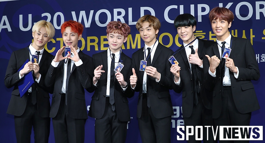 [포토S] NCT 드림, 조직위원회 사원증 들고!