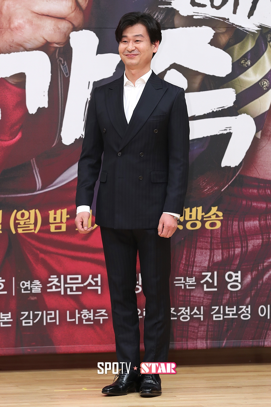 [포토S] 박혁권, 어색한 포토타임